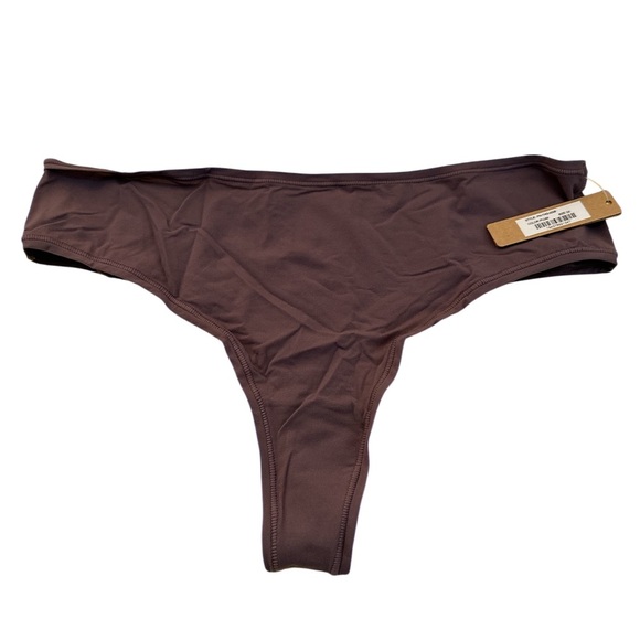 SKIMS Plum 3X Thong Underwear BNWT - Picture 1 of 4